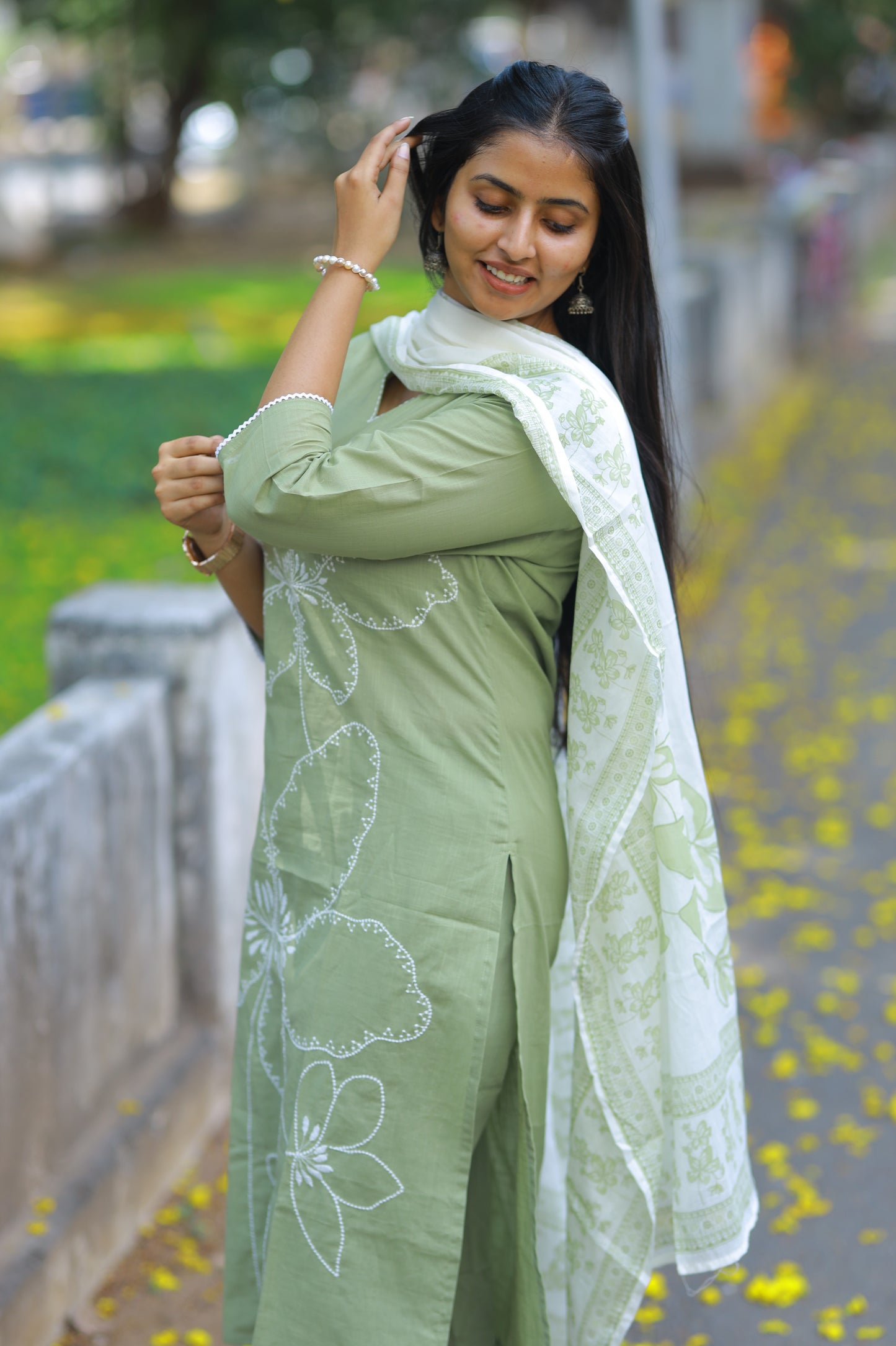 Graceful Green 3Pc Mul Cotton Kurta Set with Embroidery Details