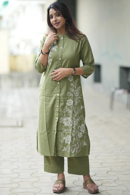 Margazhi - Embroidered green kurta set